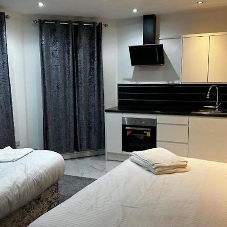 Hotel Oyo The Pleasant House Manchester Esterno foto