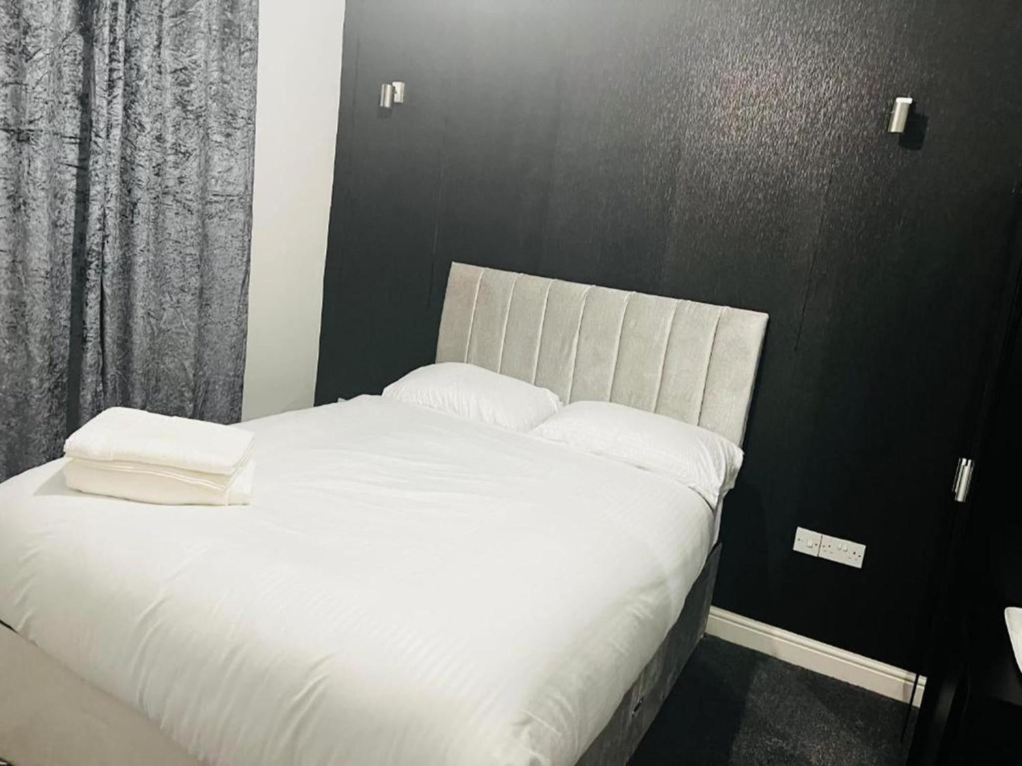 Hotel Oyo The Pleasant House Manchester Esterno foto