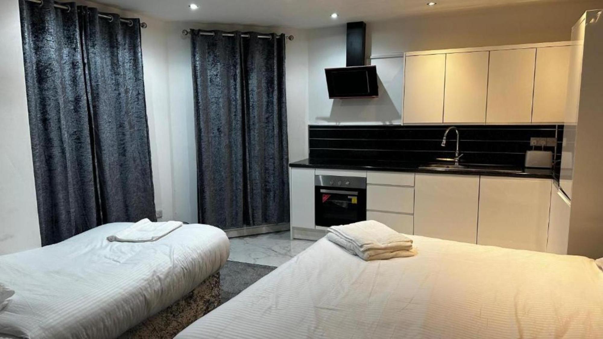 Hotel Oyo The Pleasant House Manchester Esterno foto