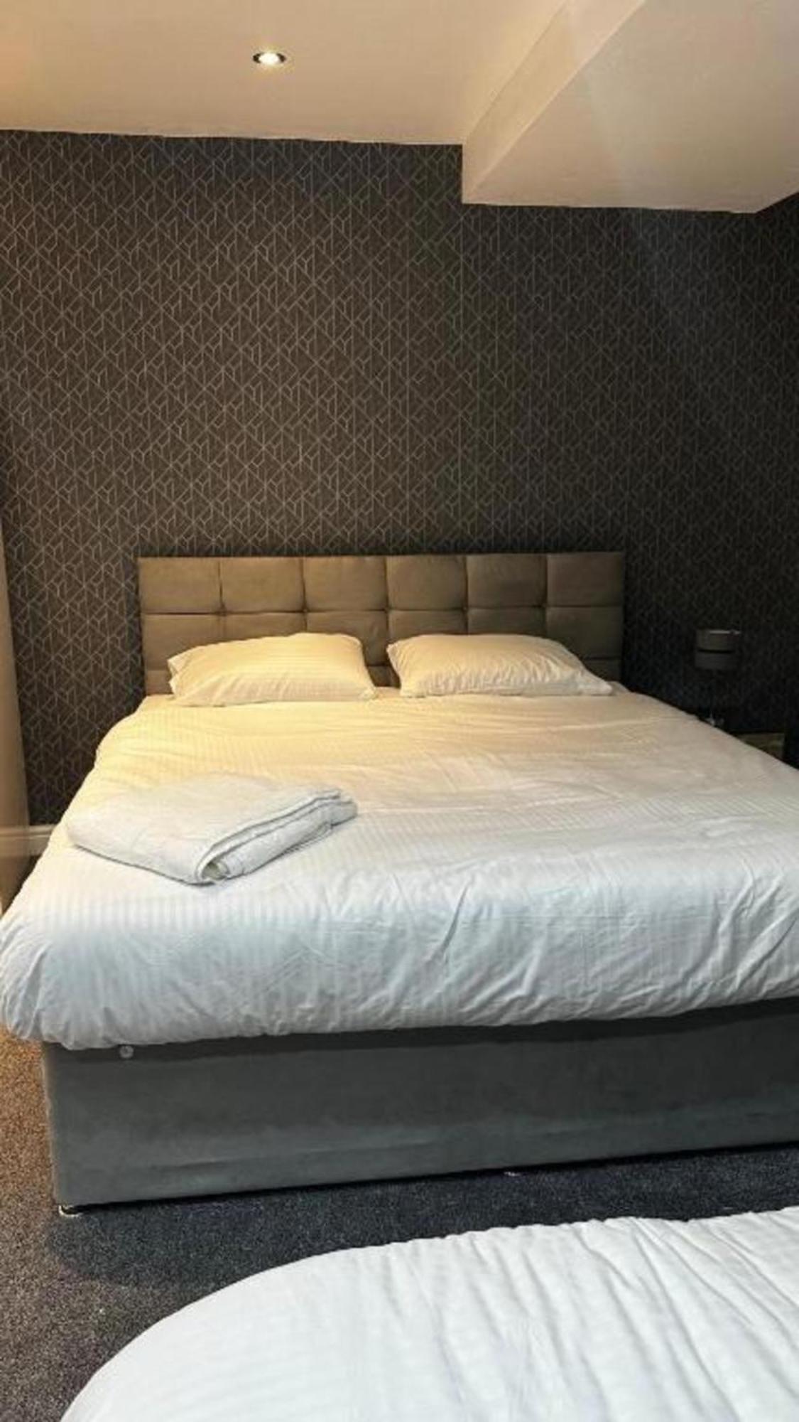 Hotel Oyo The Pleasant House Manchester Esterno foto