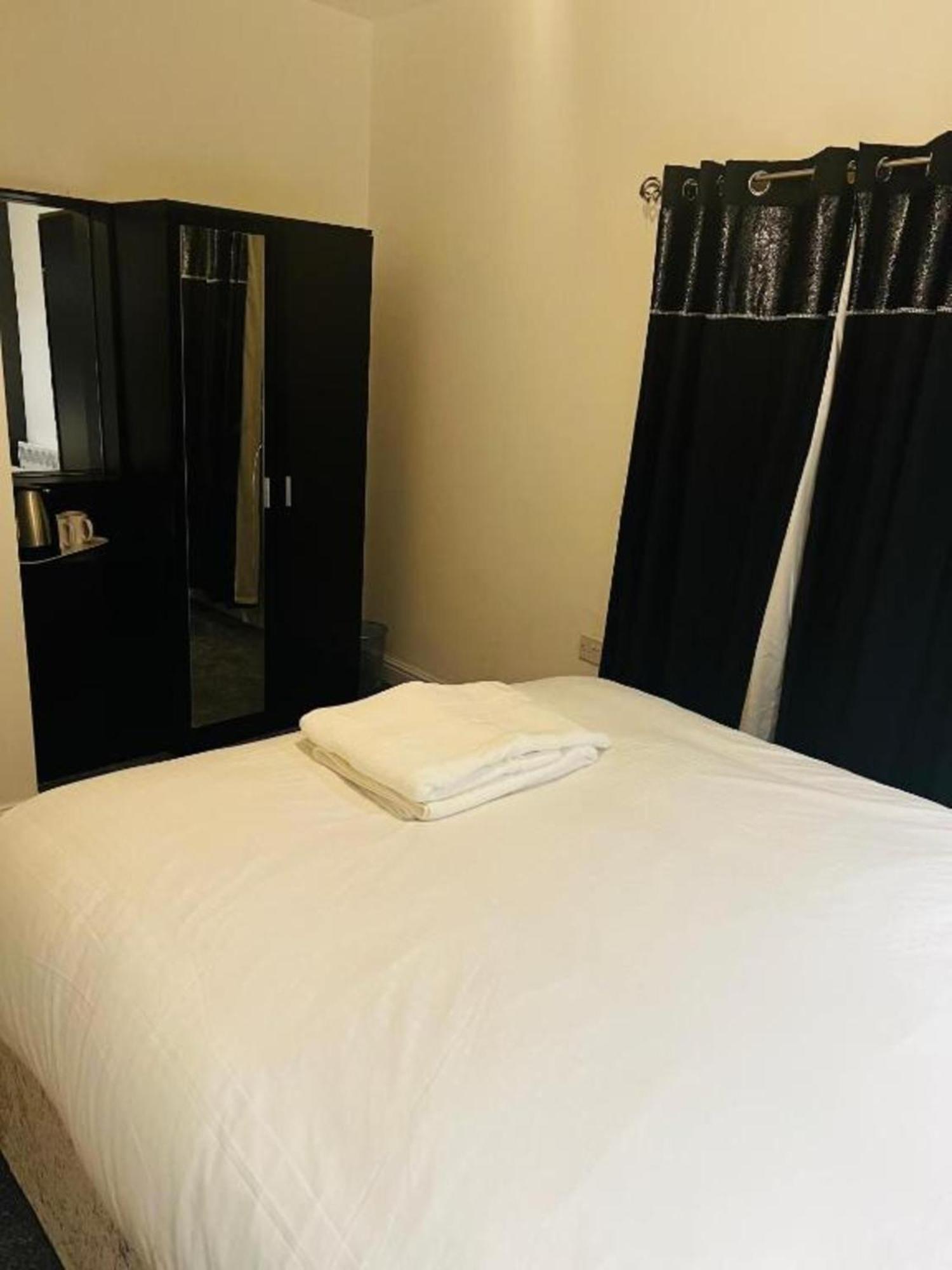 Hotel Oyo The Pleasant House Manchester Esterno foto