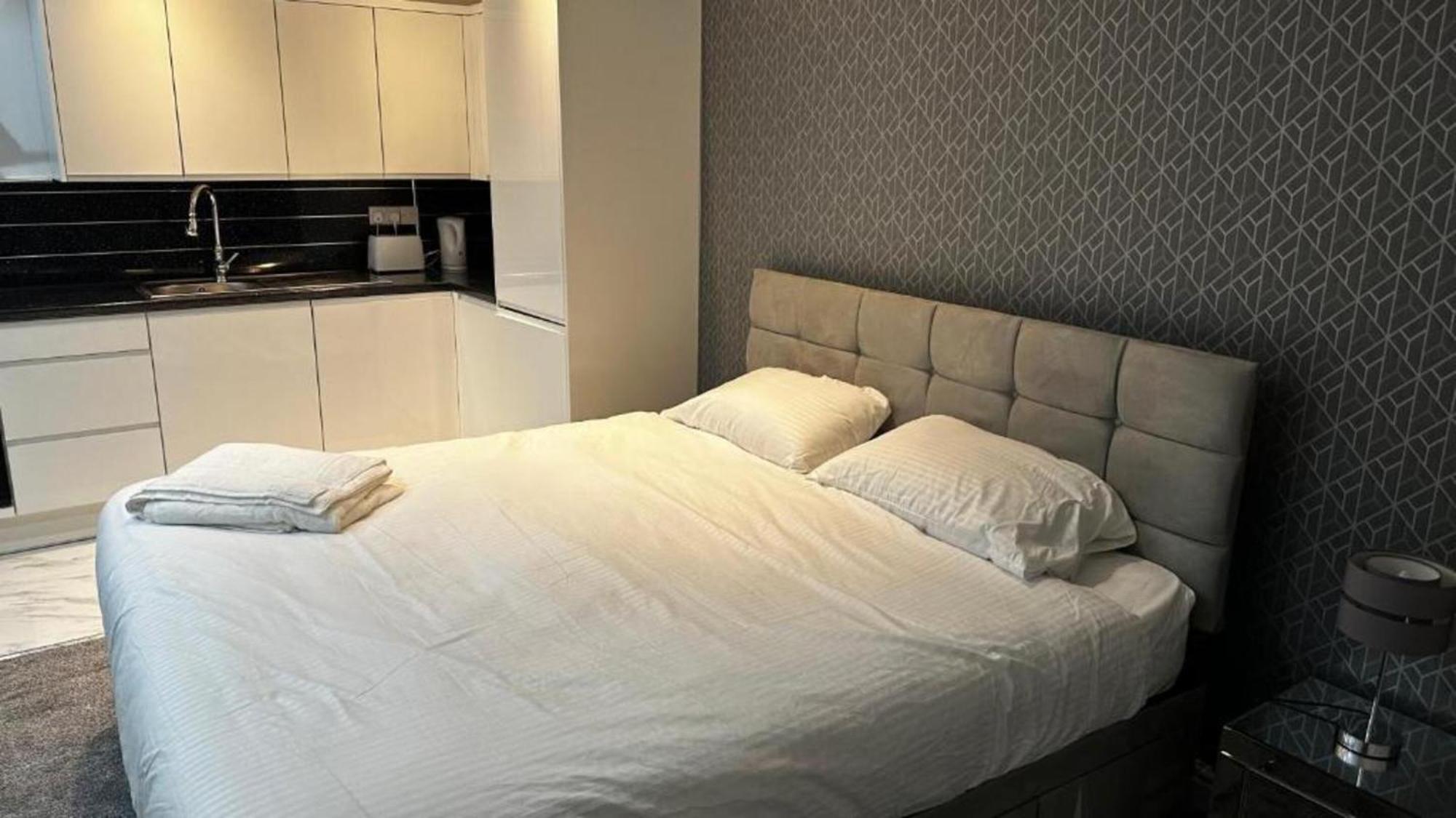 Hotel Oyo The Pleasant House Manchester Esterno foto