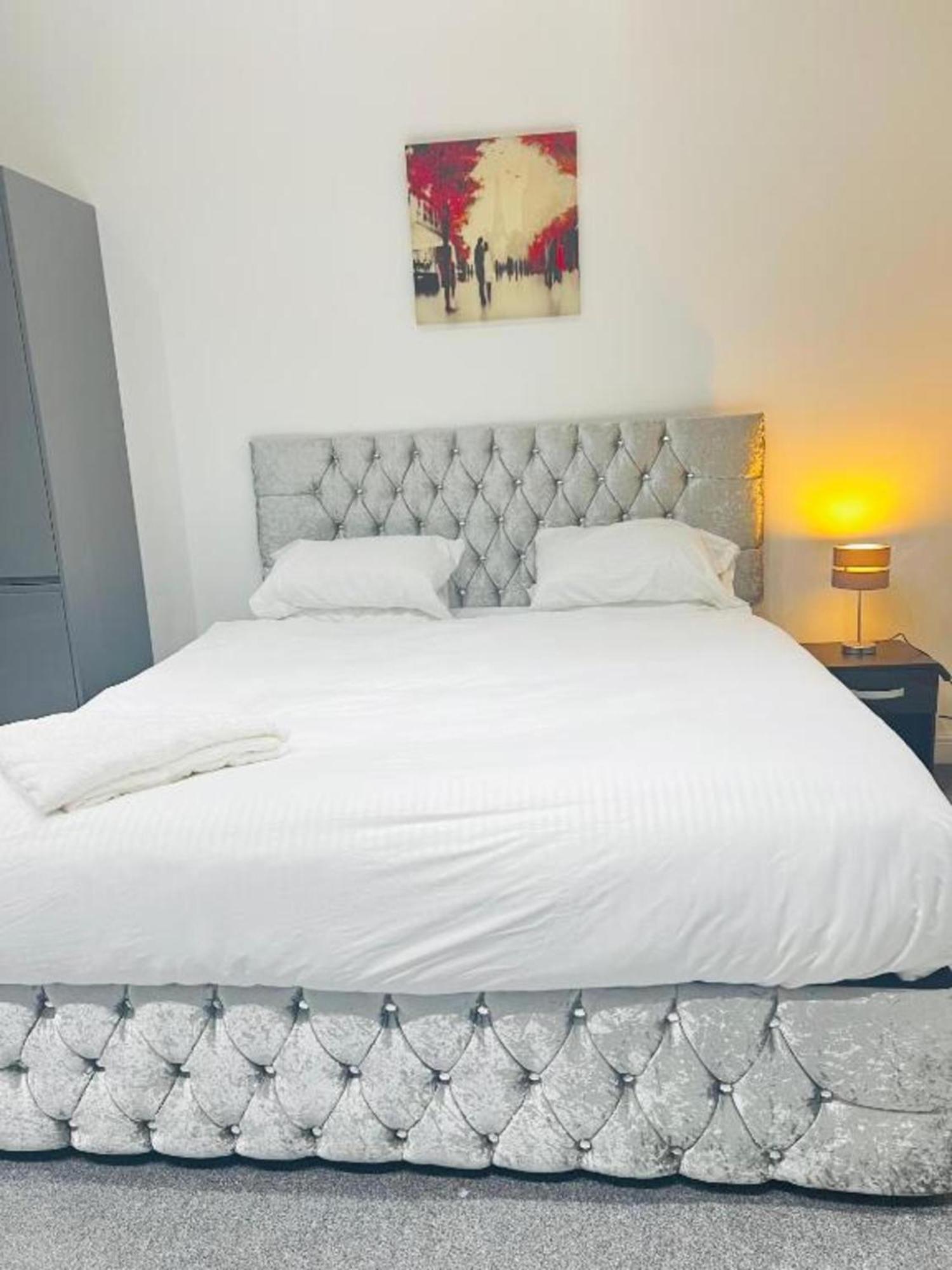 Hotel Oyo The Pleasant House Manchester Esterno foto