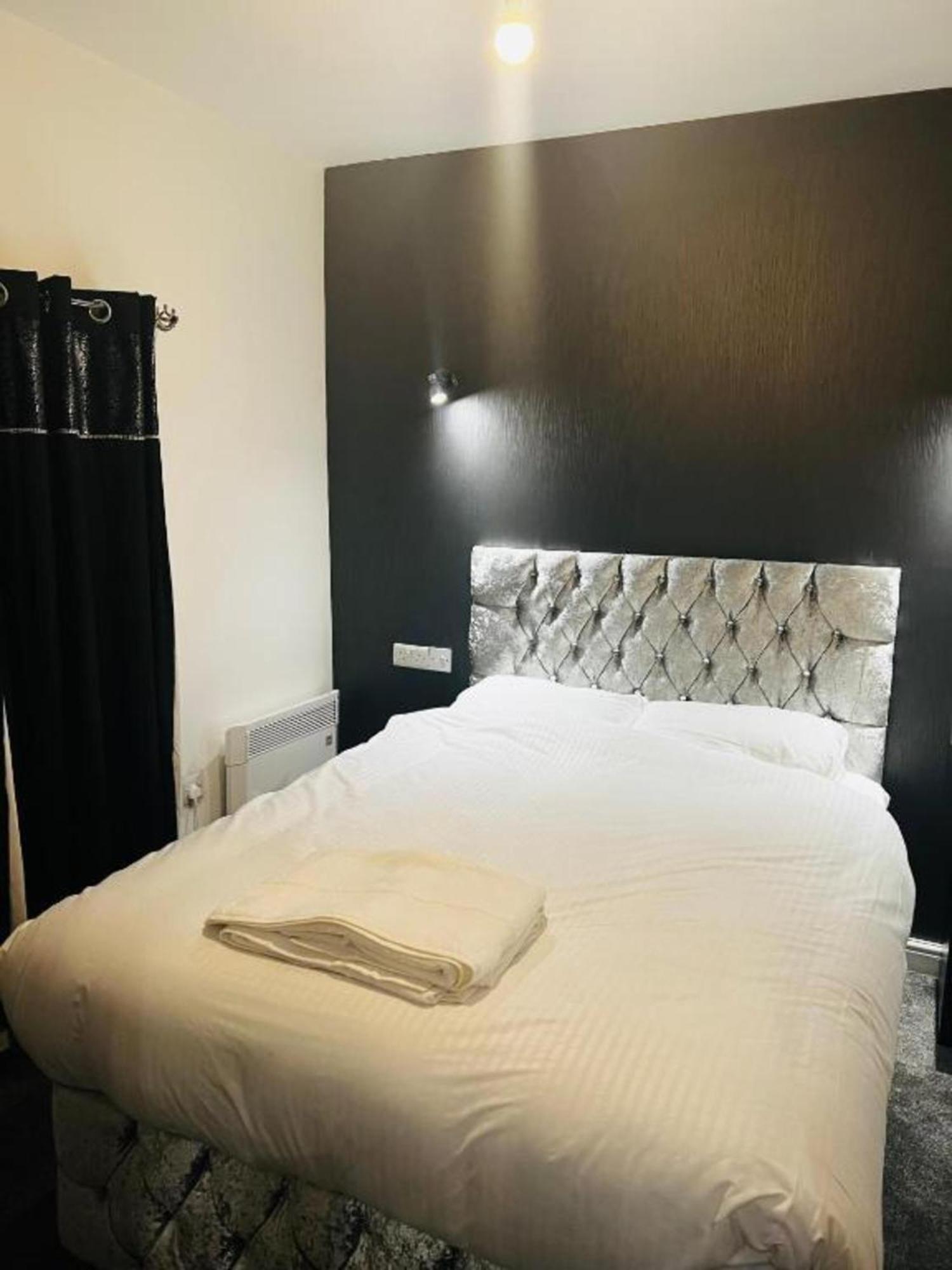 Hotel Oyo The Pleasant House Manchester Esterno foto
