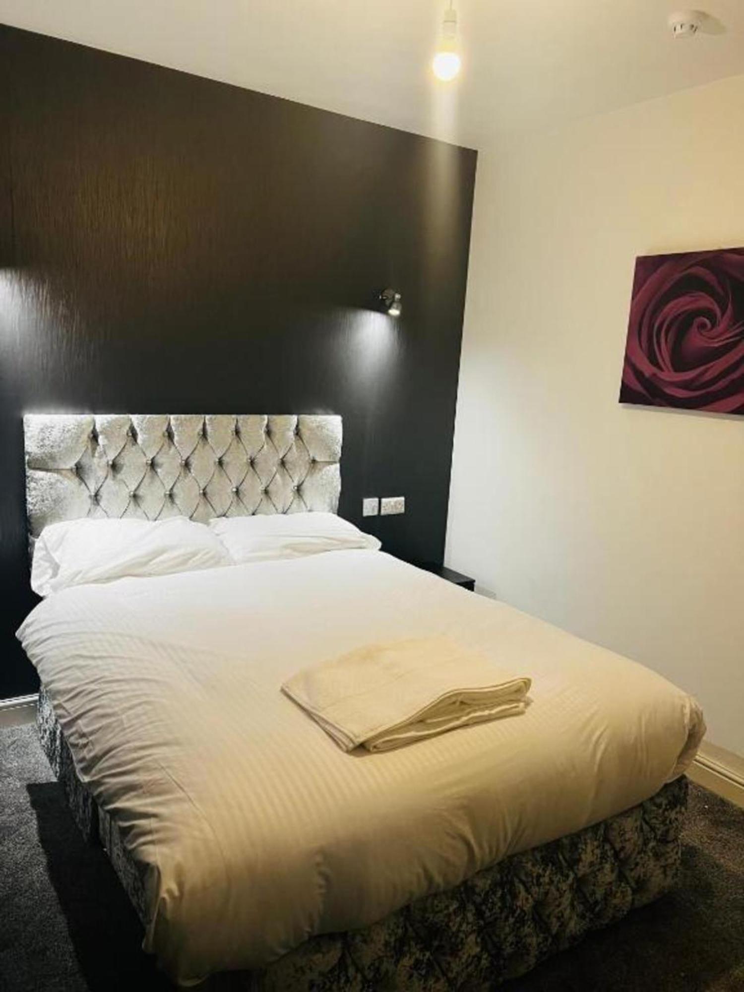 Hotel Oyo The Pleasant House Manchester Esterno foto