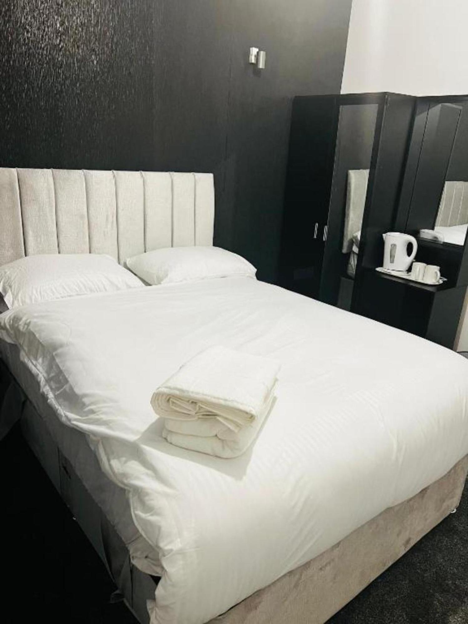 Hotel Oyo The Pleasant House Manchester Esterno foto