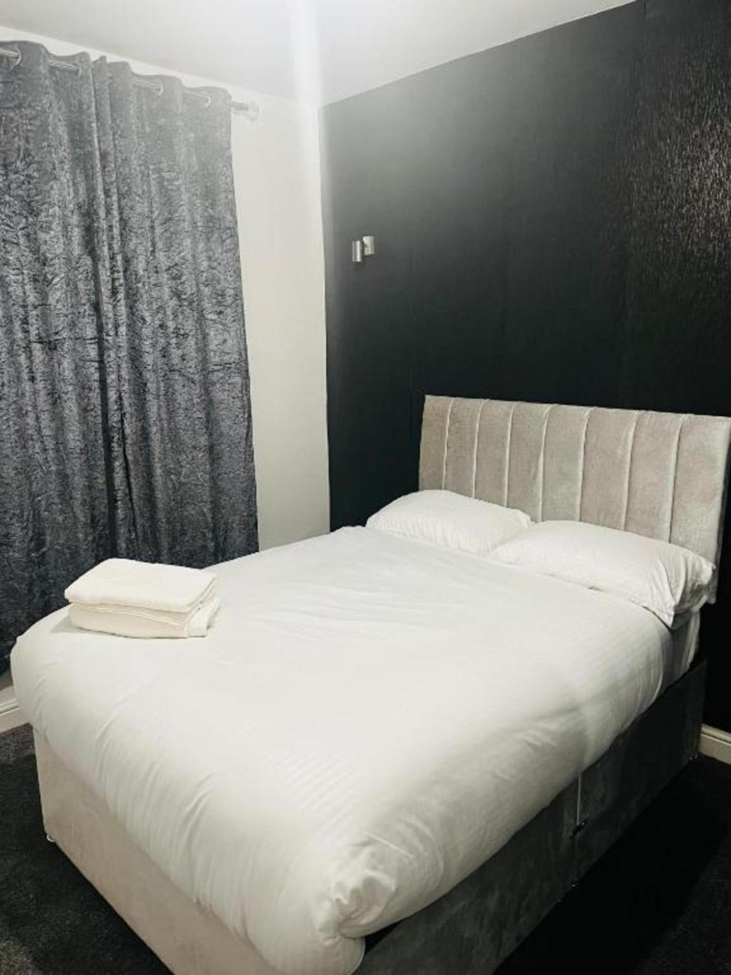 Hotel Oyo The Pleasant House Manchester Esterno foto